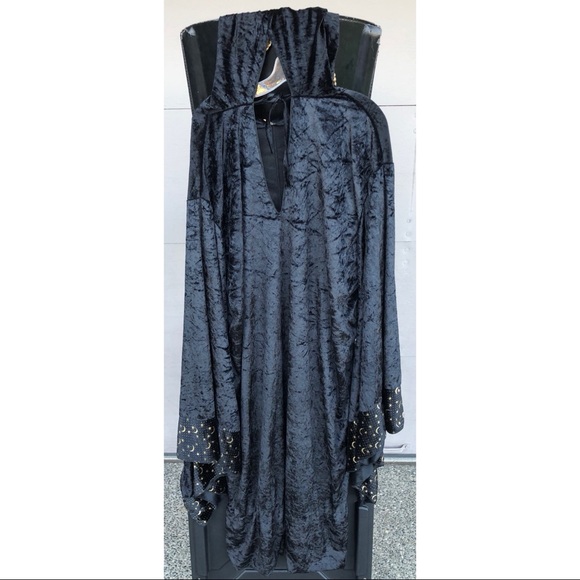 Cloak - Picture 2 of 6